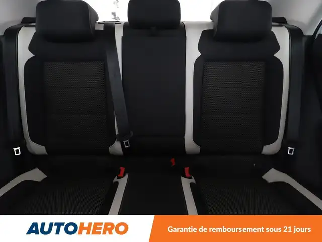 Volkswagen T-Roc view 15
