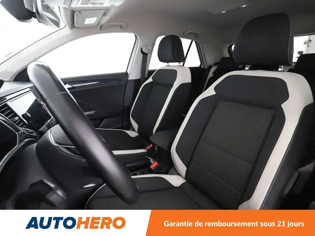 Volkswagen T-Roc view 10