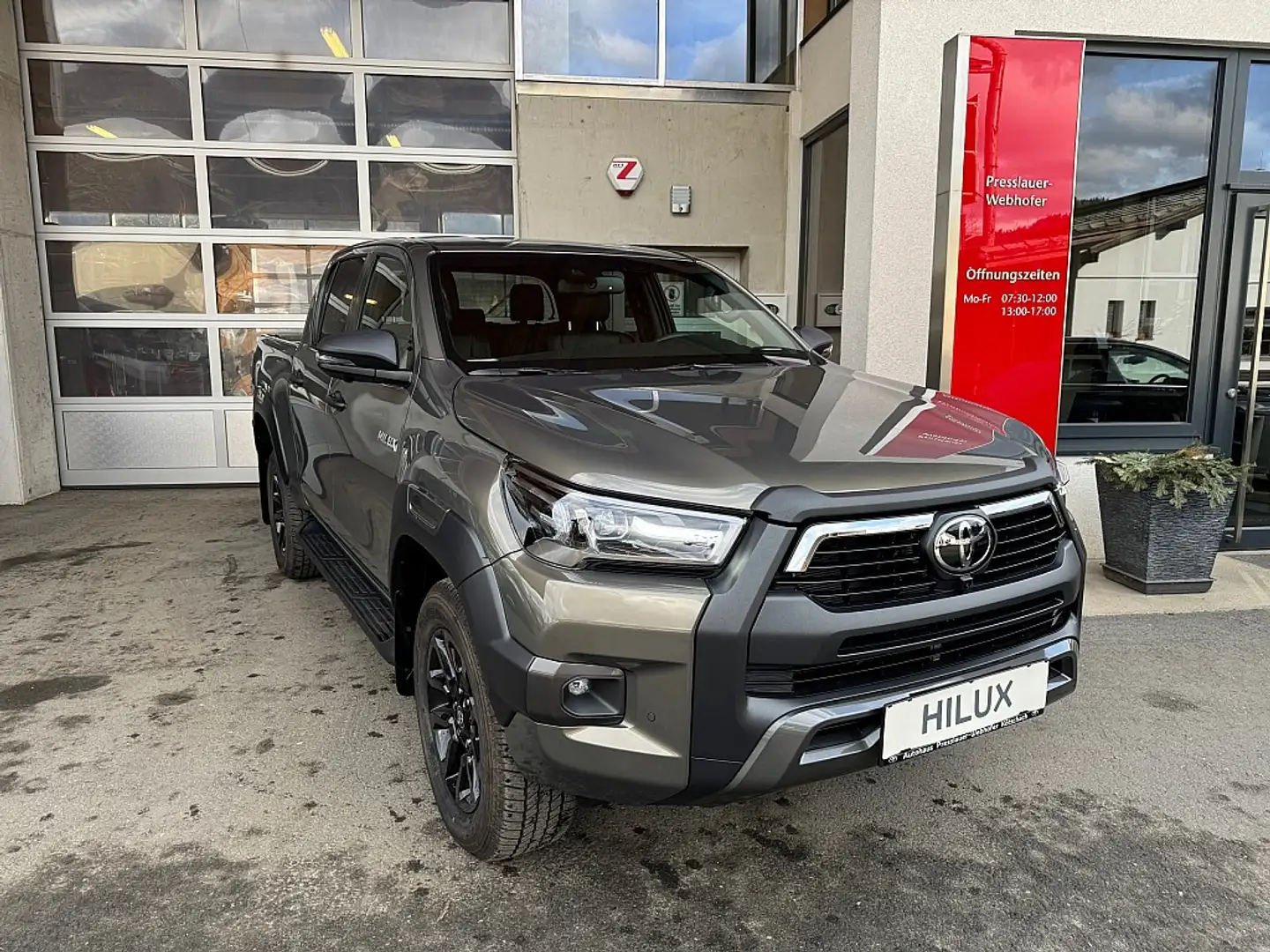 Toyota Hilux DK Invincible 4WD 2,8 D-4D Aut. MHV Beige - 1