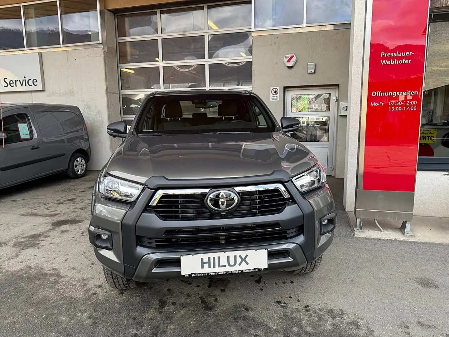 Toyota Hilux DK Invincible 4WD 2,8 D-4D Aut. MHV Beige - 2