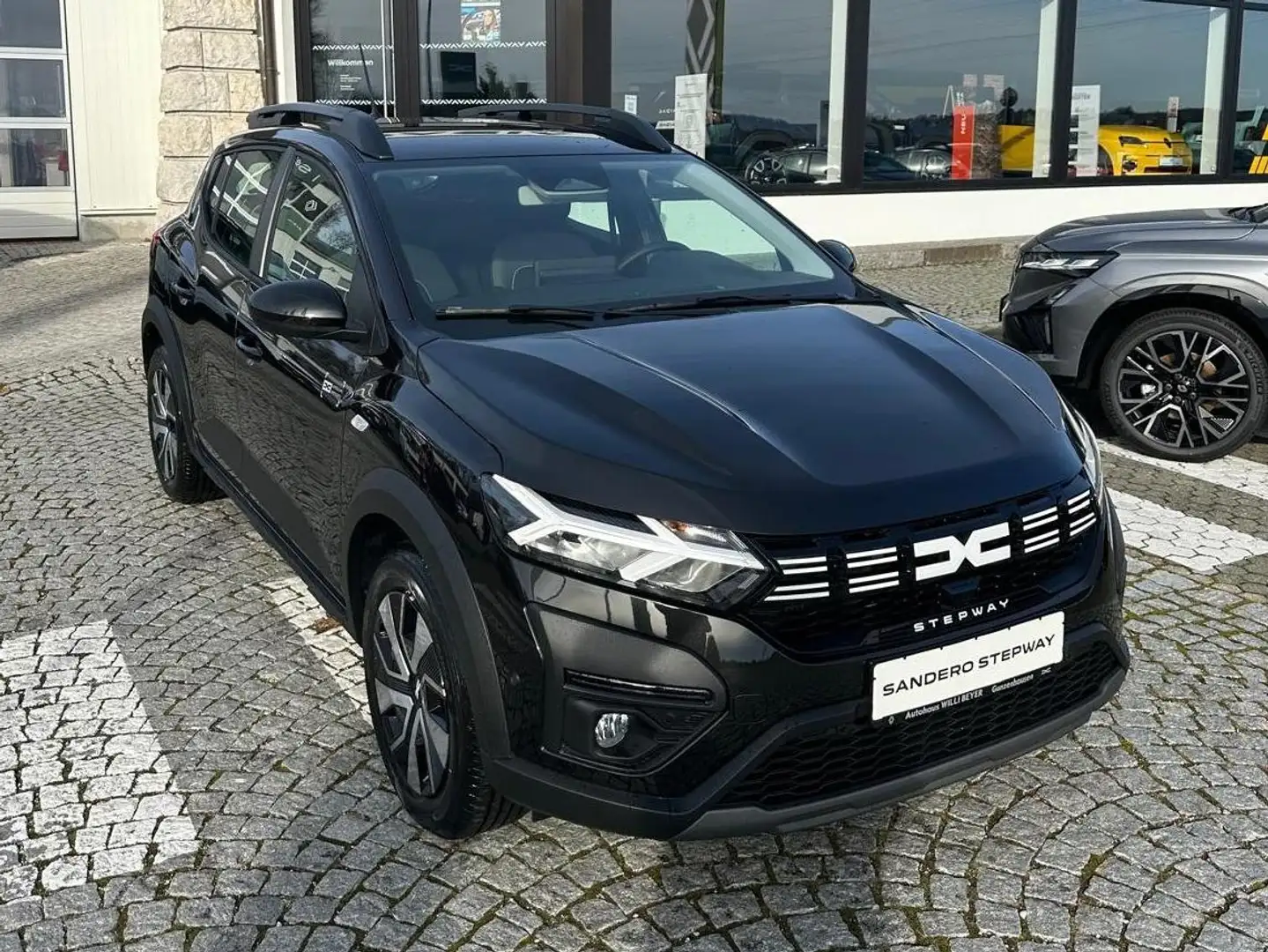 Dacia Sandero Stepway Expression TCe 90 Schwarz - 1