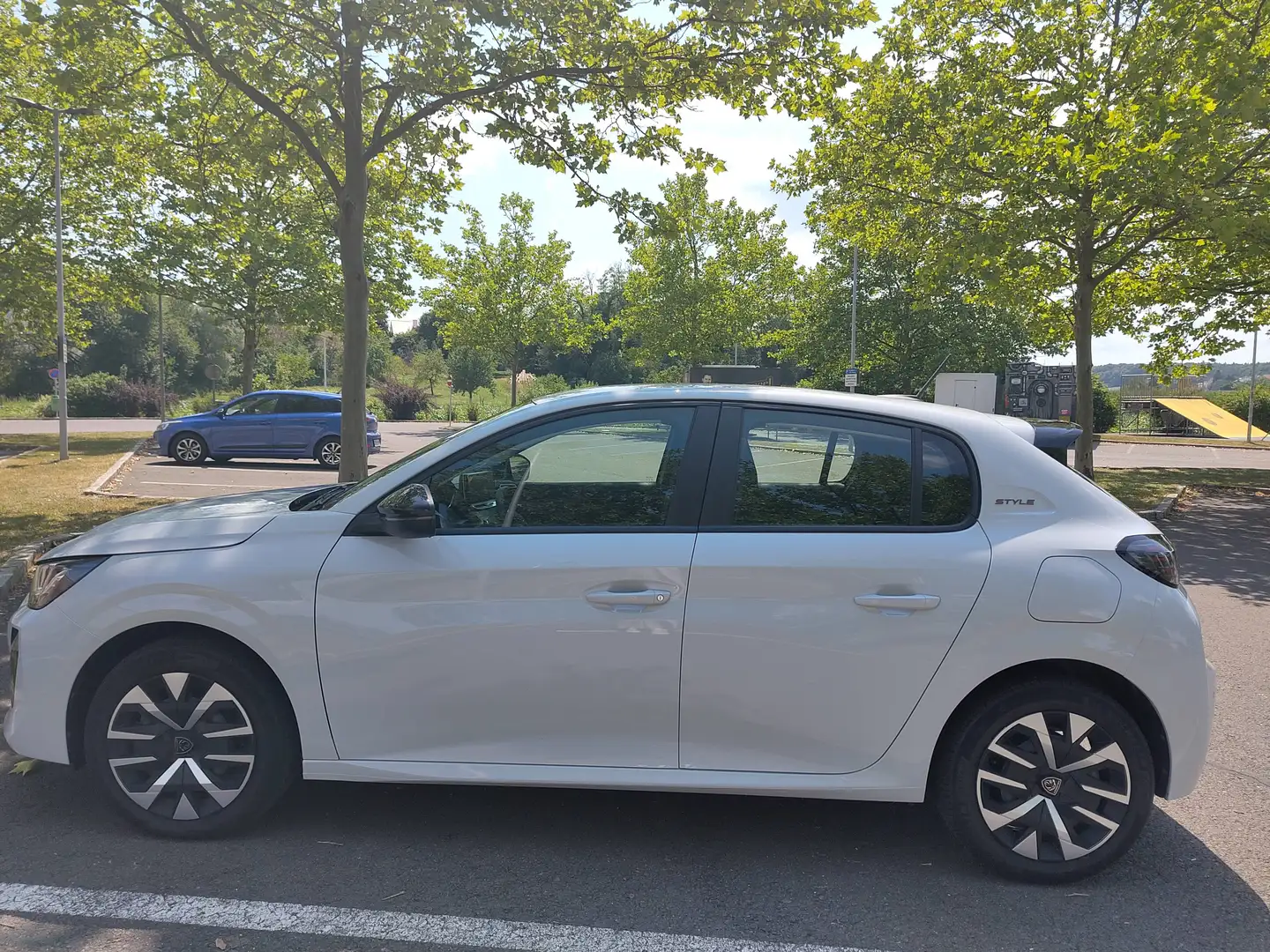 Peugeot 208 STYLE Hybrid 110 e-DCS6, verlängerte GARANTIE Weiß - 2
