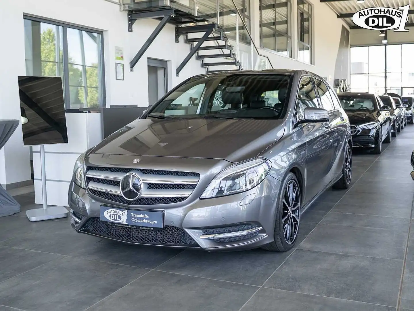Mercedes-Benz B 200 (BlueEFFICIENCY) 7G-DCT *BI-XENON*AHK*LED* Gris - 2