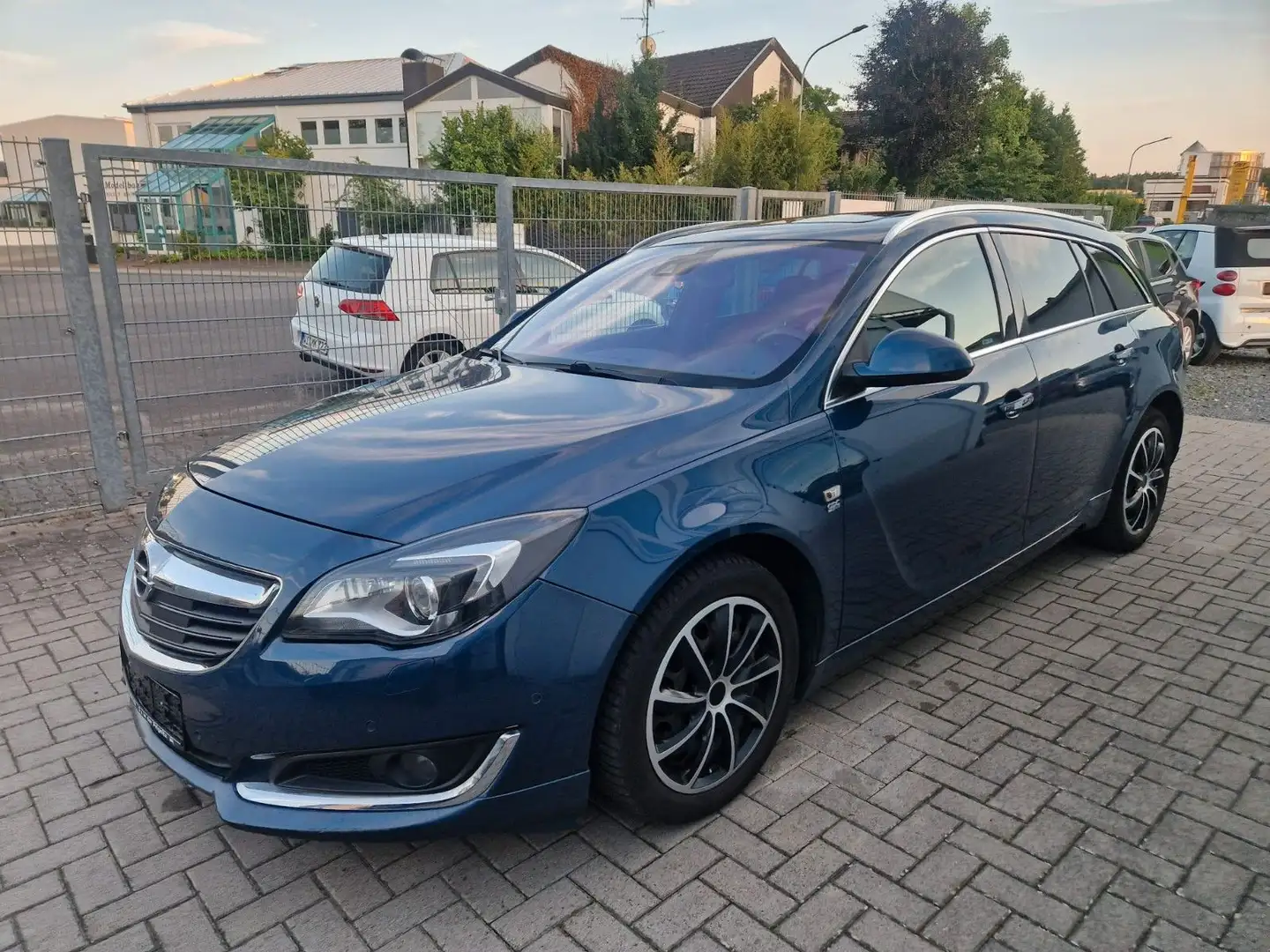 Opel Insignia A Sports Tourer OPCBusiness Innovation Blau - 1