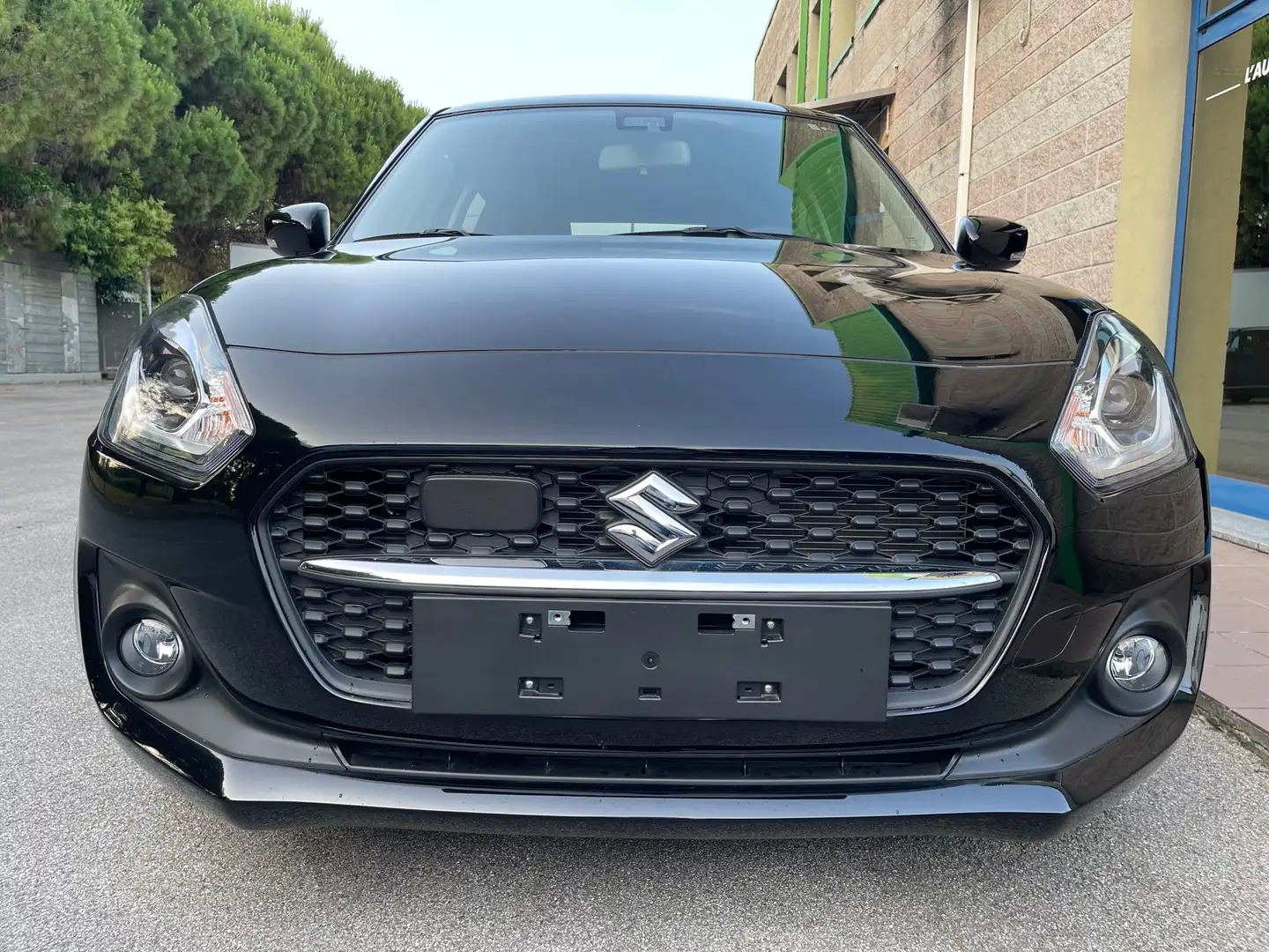 Suzuki Swift 1.2 83CV CVT AUTOMATICA HYBRID TOP KM-0 NAVIGATORE Nero - 2