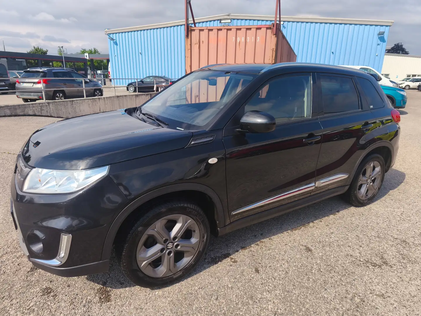 Suzuki Vitara 1.6 DDiS Shine 4WD + AHV + WKR Schwarz - 2