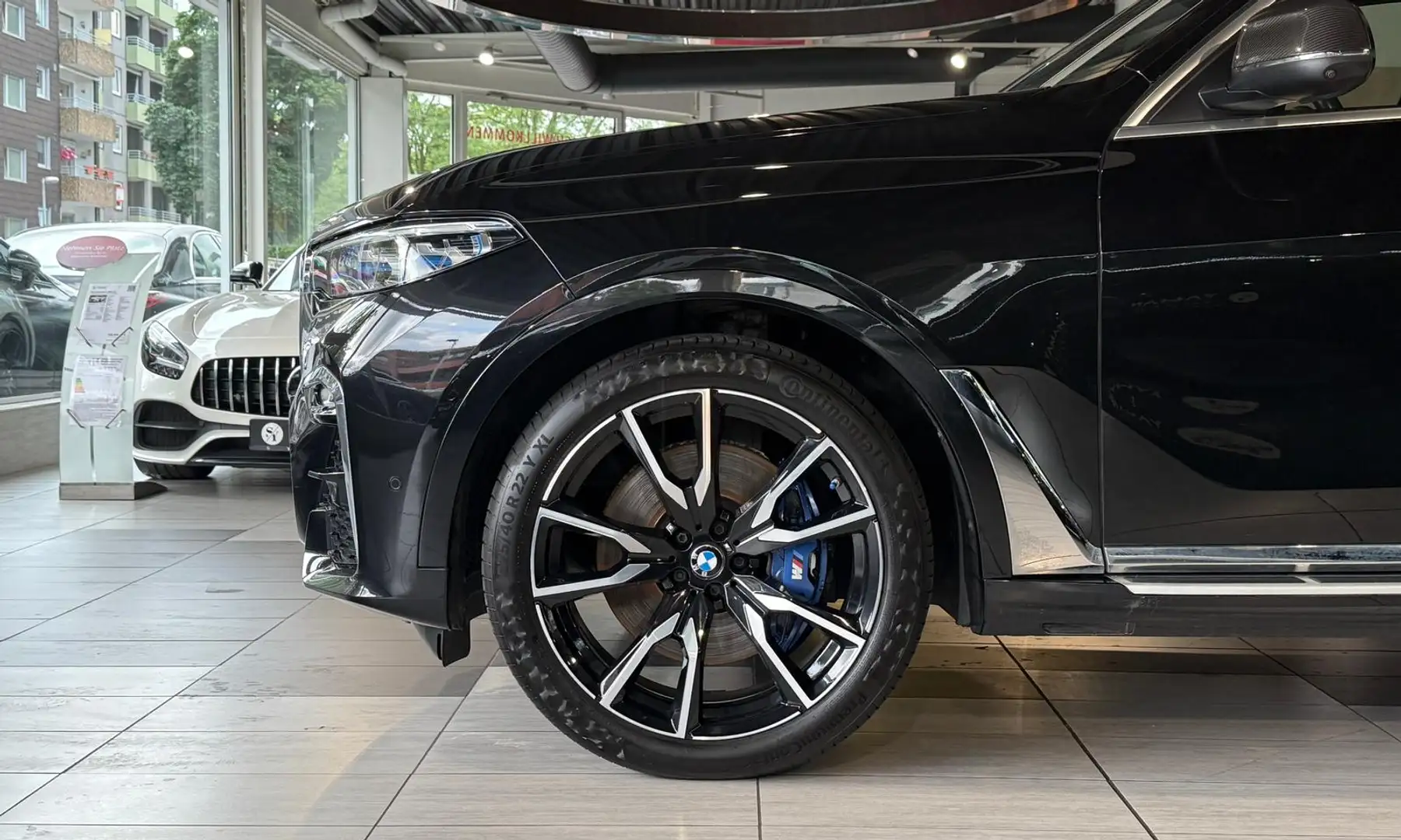 BMW X7 xDr 40d M-Sport*StHz*Laser*PanoSky*Massage* Schwarz - 2