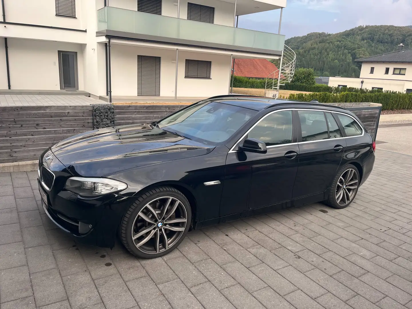 BMW 525 525d Touring Schwarz - 1