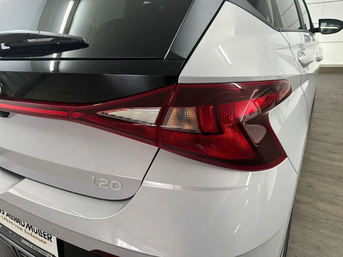 Hyundai i20 1.0 T-GDI 7DCT 101 Automatik+Navi+SHZ+Kamera Gris - 2