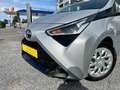 Toyota Aygo 1.0i*13000KM*AUTOMATIQUE*CARPLAY*1ER PROP*CARNET* Сірий - thumbnail 2