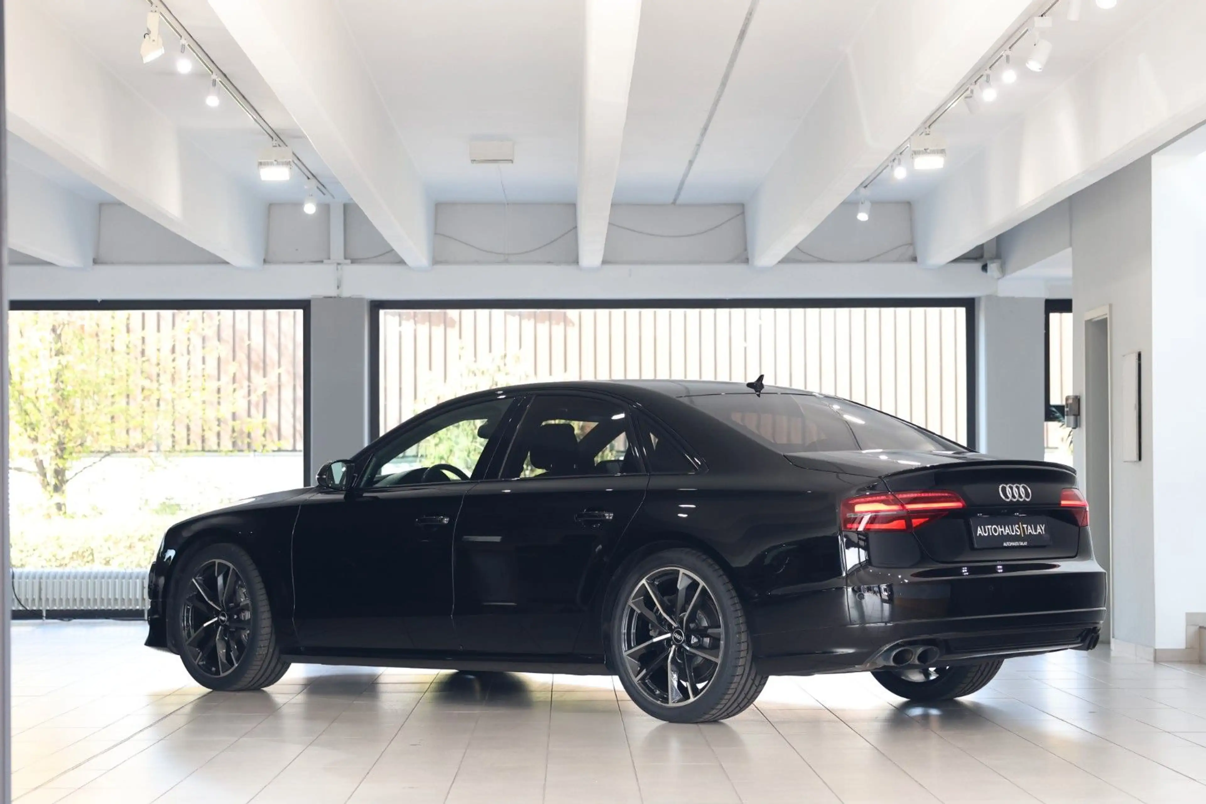 Audi S8 4.0 TFSI quattro plus Keramik*Mass.*Soft*Bose — photo 5