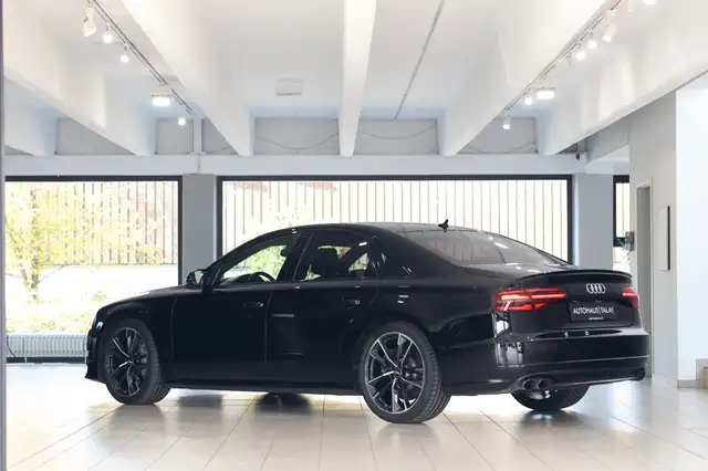 Audi S8 view 5