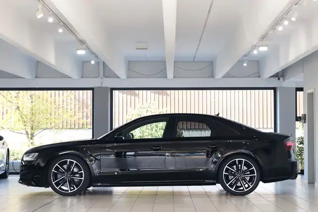 Audi S8 view 6