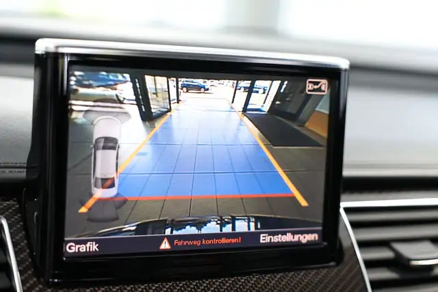 Audi S8 view 29