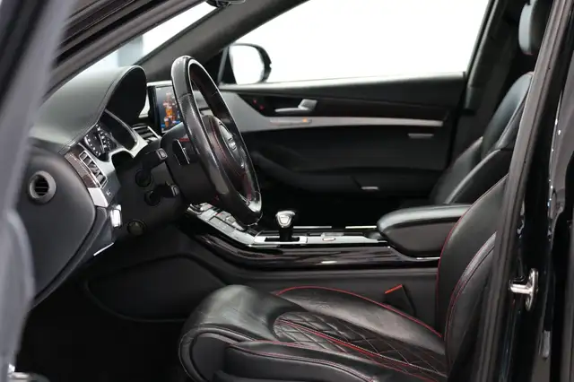 Audi S8 view 26