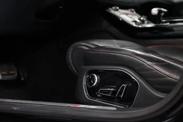 Audi S8 view 16