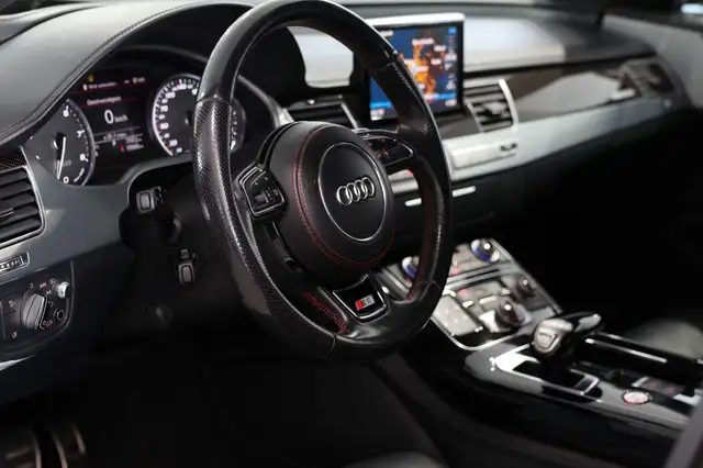Audi S8 view 18