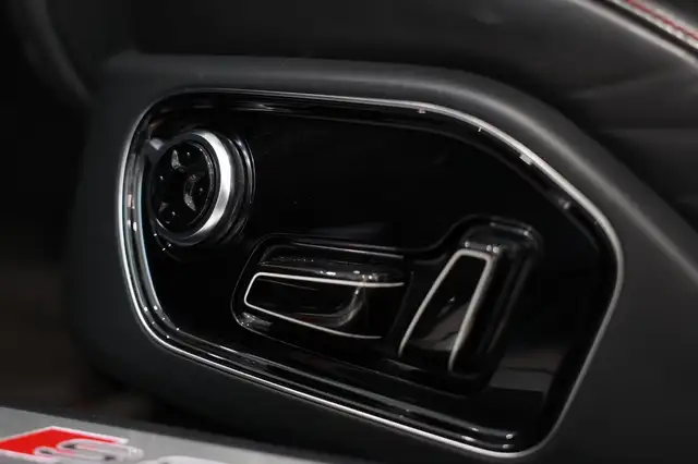Audi S8 view 15