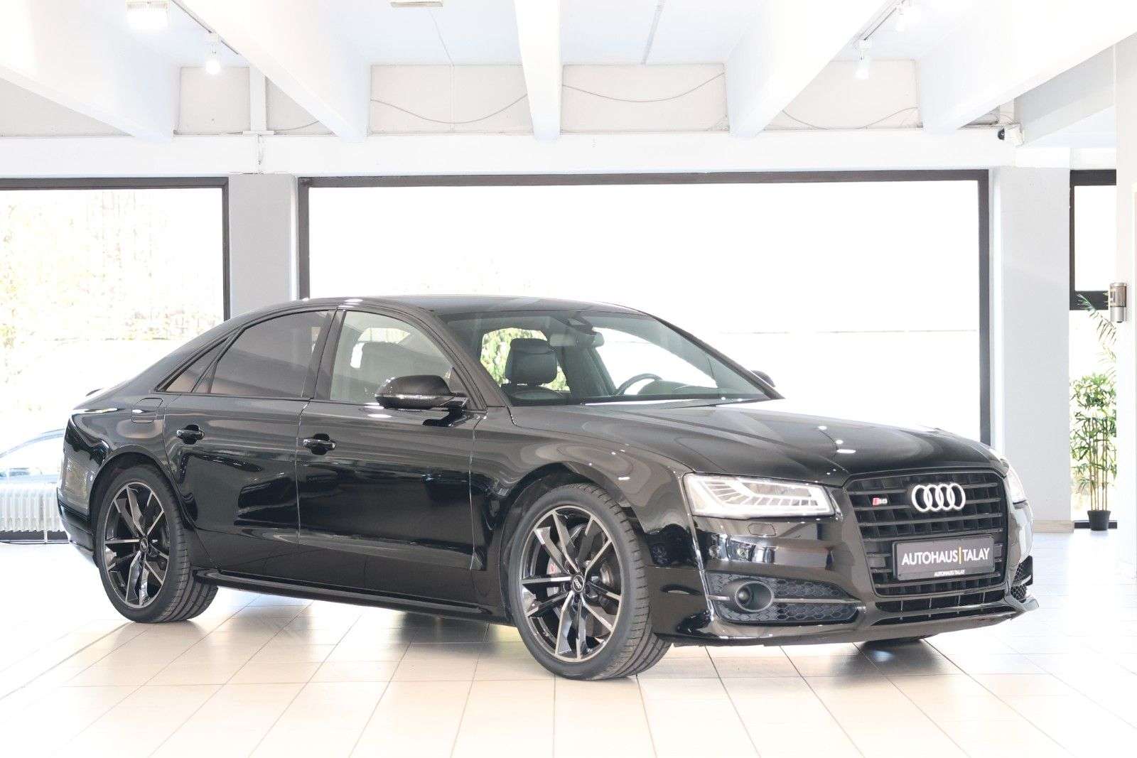 Audi S8