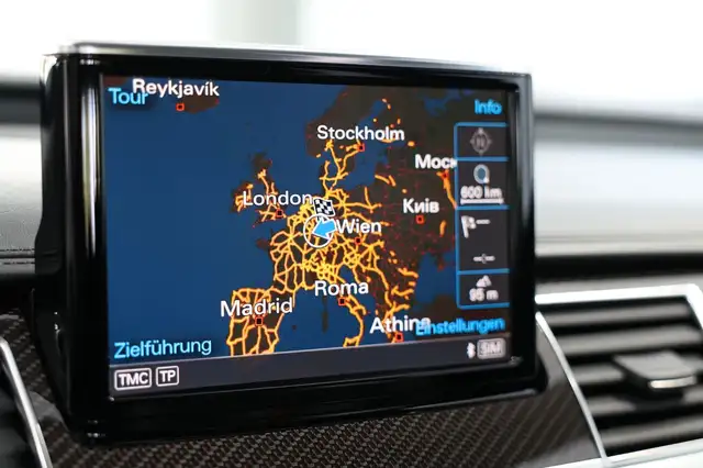 Audi S8 view 28