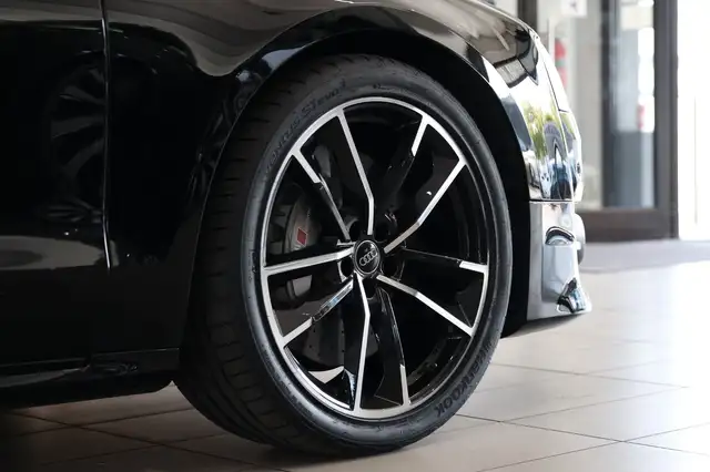 Audi S8 view 8
