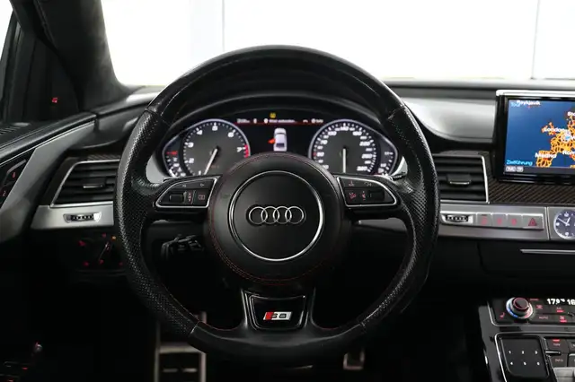 Audi S8 view 24