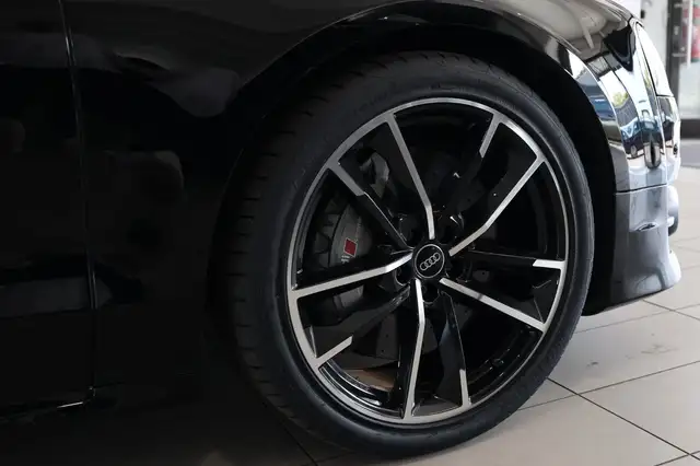 Audi S8 view 7