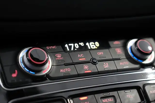 Audi S8 view 30
