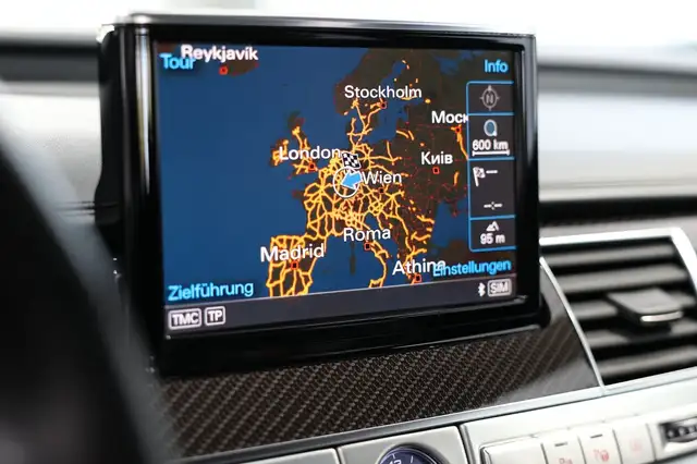 Audi S8 view 27