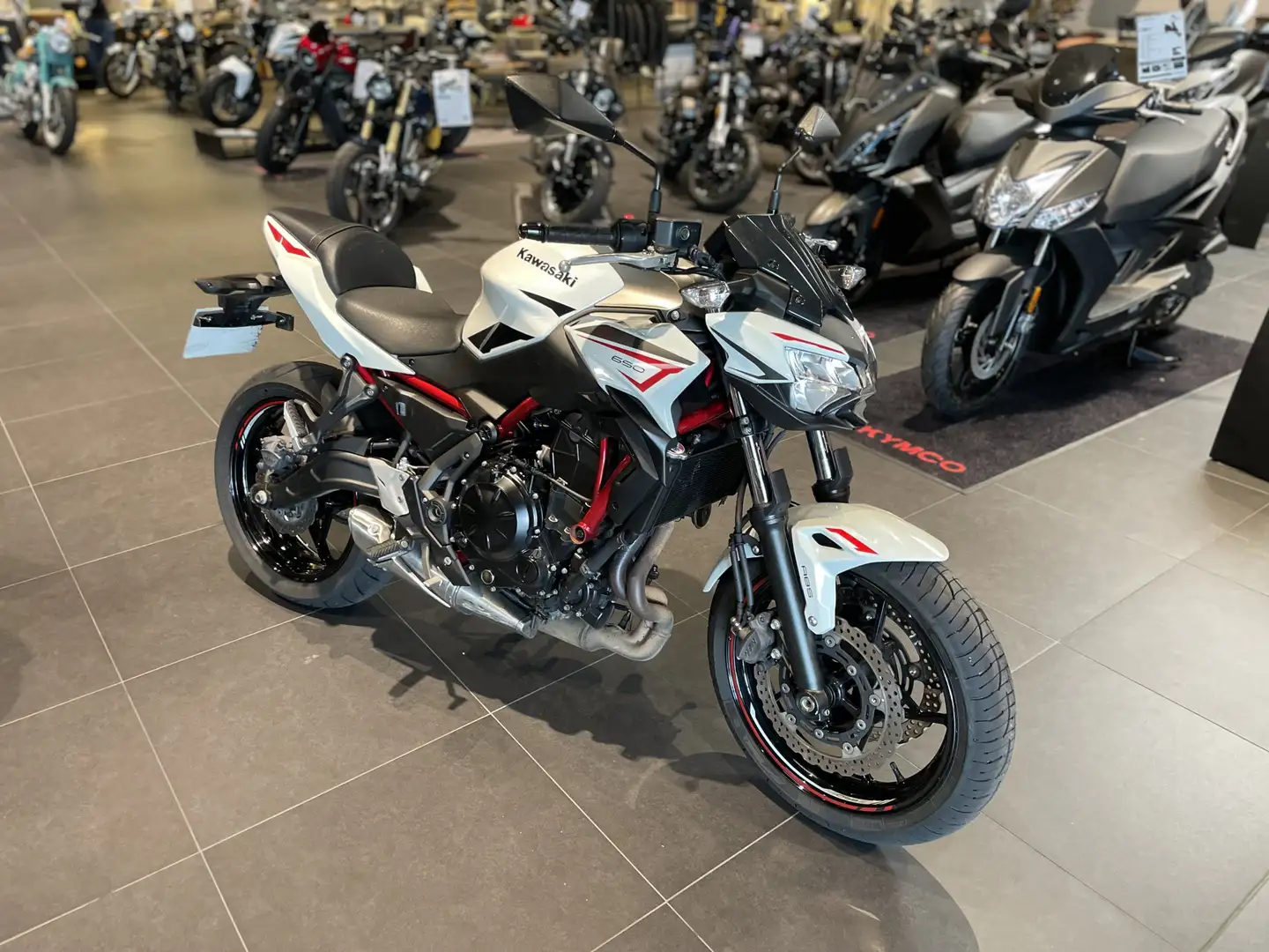 Kawasaki Z 650 Blanc - 2