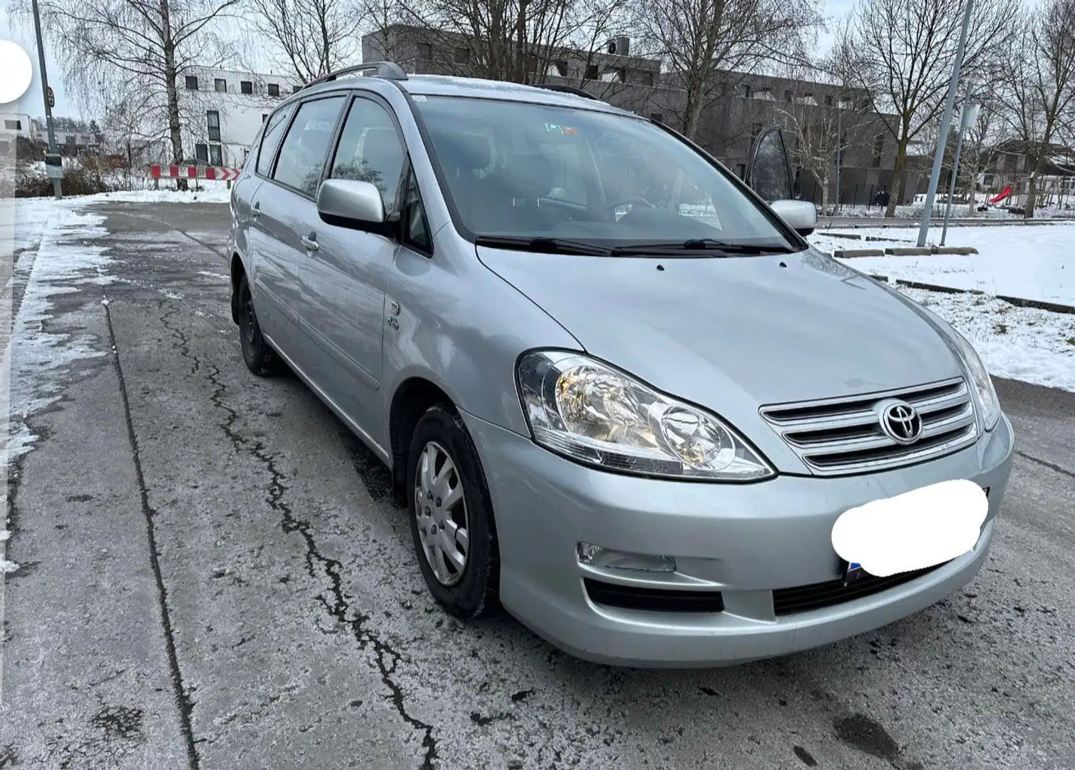 Toyota Avensis Verso 2,0 D-4D - 1