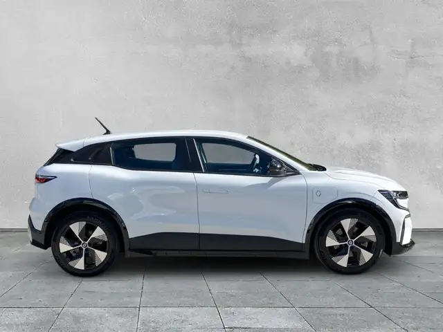 Renault Megane E-Tech view 6