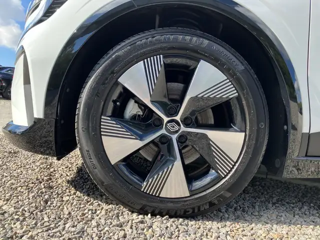 Renault Megane E-Tech view 13