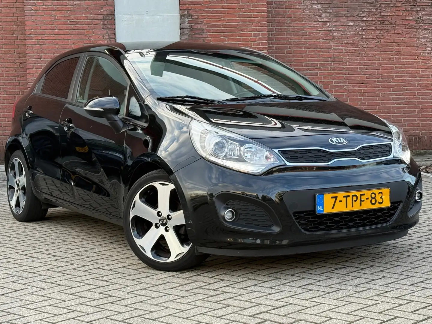 Kia Rio 1.2 CVVT ExecutiveLine|5DRS|LED|CLIMA|NAVI|CRUISE Schwarz - 1