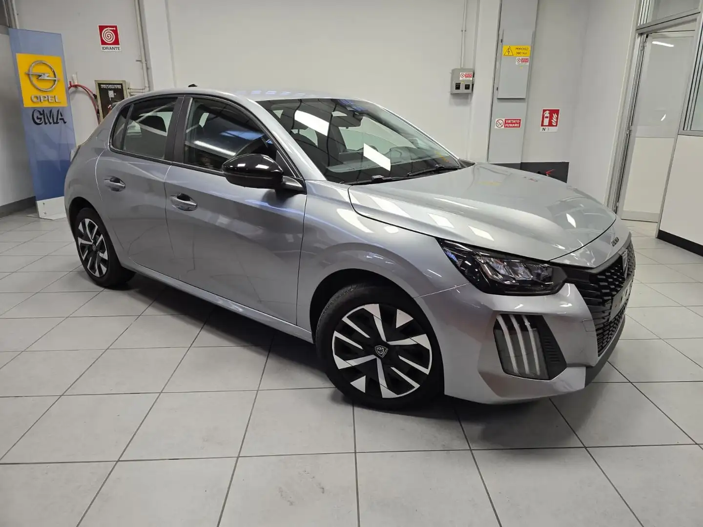 Peugeot 208 208 1.2 puretech Active s Grau - 1
