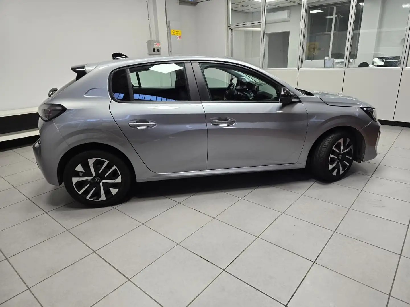 Peugeot 208 208 1.2 puretech Active s Grau - 2