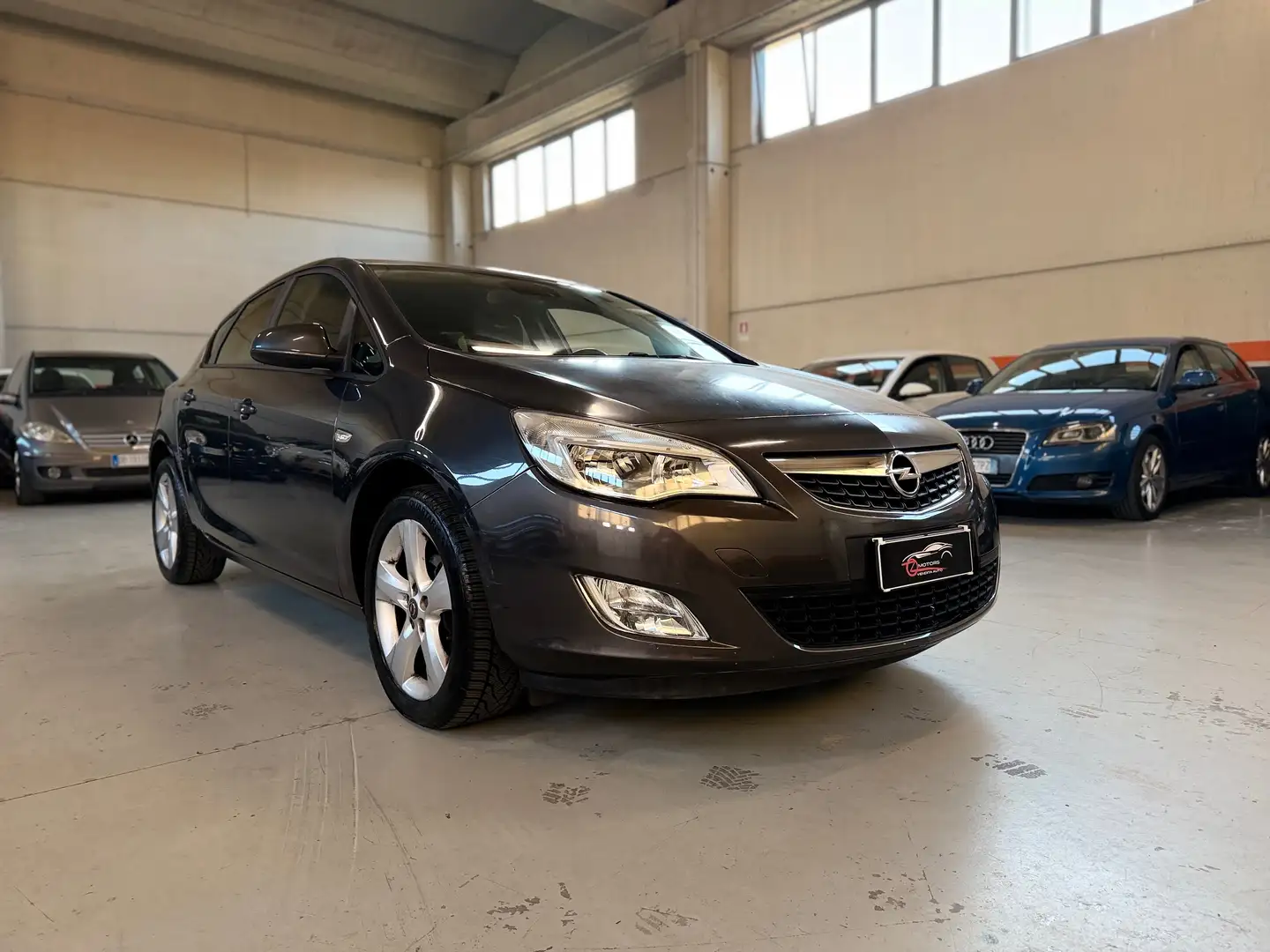 Opel Astra Astra 5p 1.4 Cosmo 100cv NEOPATENTATI Grau - 2