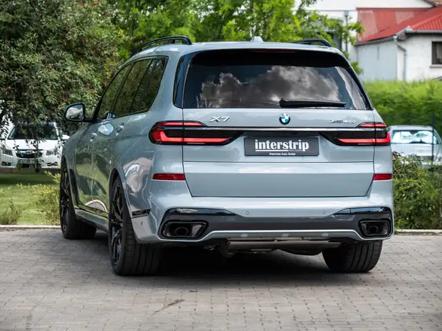 BMW X7 view 6