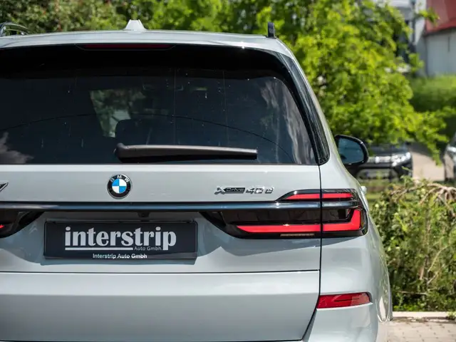 BMW X7 view 10