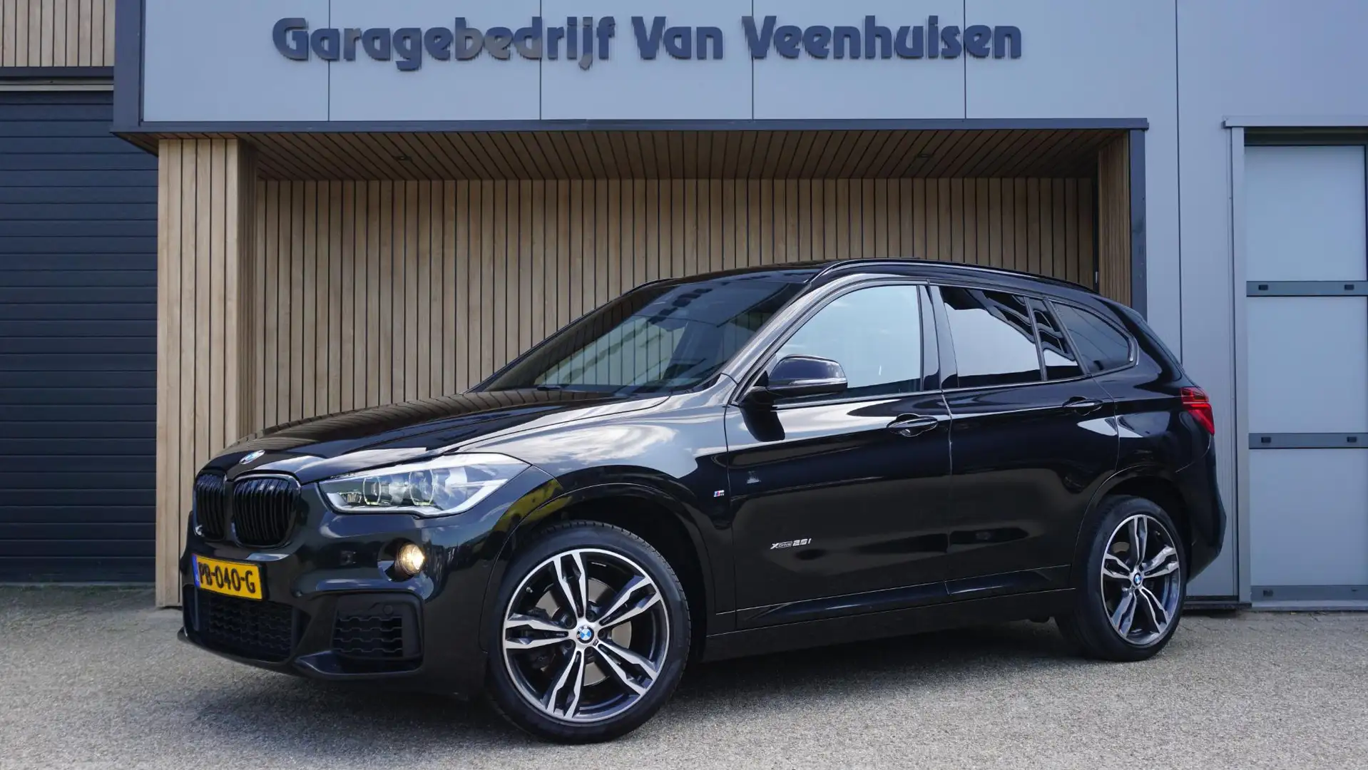 BMW X1 xDrive25i 232pk M-Sport & Shadow-Line Pano.Dak 19i Noir - 1