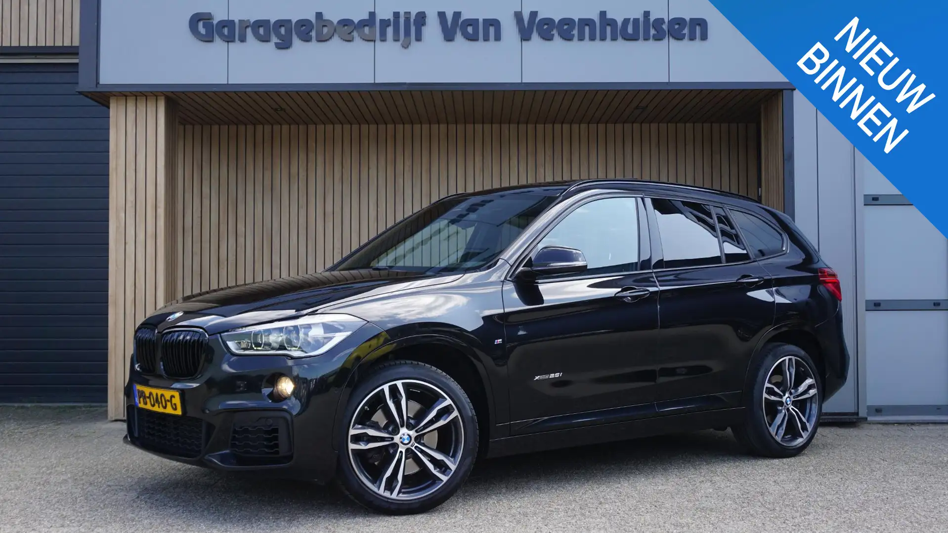 BMW X1 xDrive25i 232pk M-Sport & Shadow-Line Pano.Dak 19i Zwart - 1