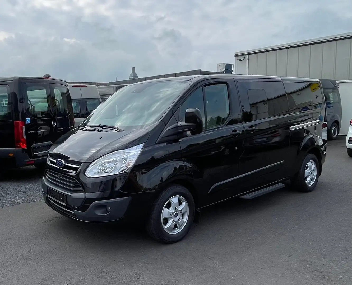 Ford Transit Custom L2 Tourneo Titanium Behindertengerecht Automatik Schwarz - 2