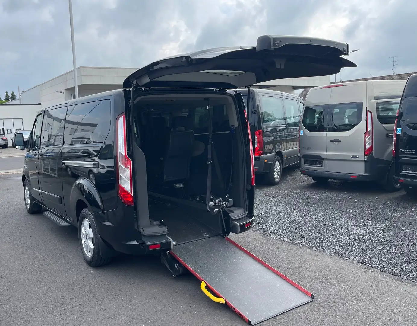 Ford Transit Custom L2 Tourneo Titanium Behindertengerecht Automatik Schwarz - 1