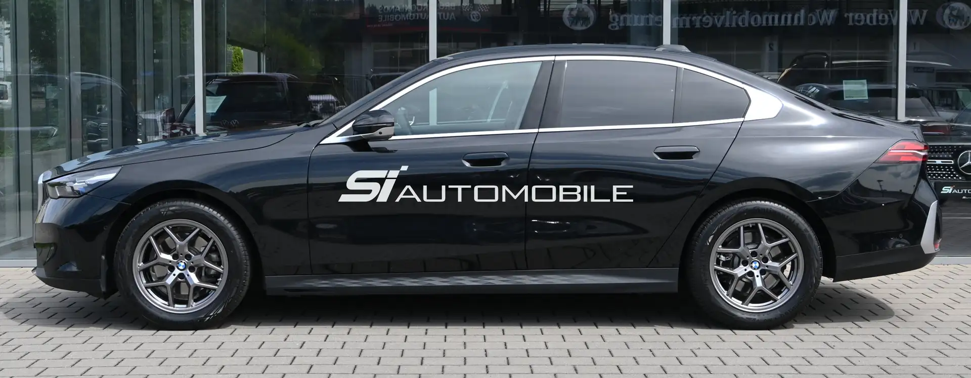 BMW 520 d xDr. *ACC*Merino*STANDHEIZ*360°PANO*SITZBEL* Black - 2