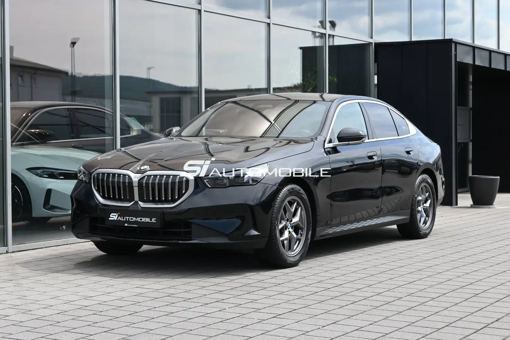 BMW 520 d xDr. *ACC*Merino*STANDHEIZ*360°PANO*SITZBEL* Black - 1