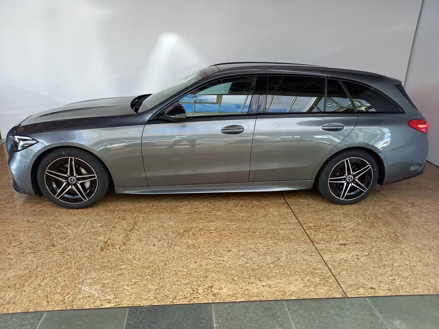 Mercedes-Benz C 180 C 180 T-Modell AMG Line Exterieur/Navi/Pano.-Dach Grau - 2