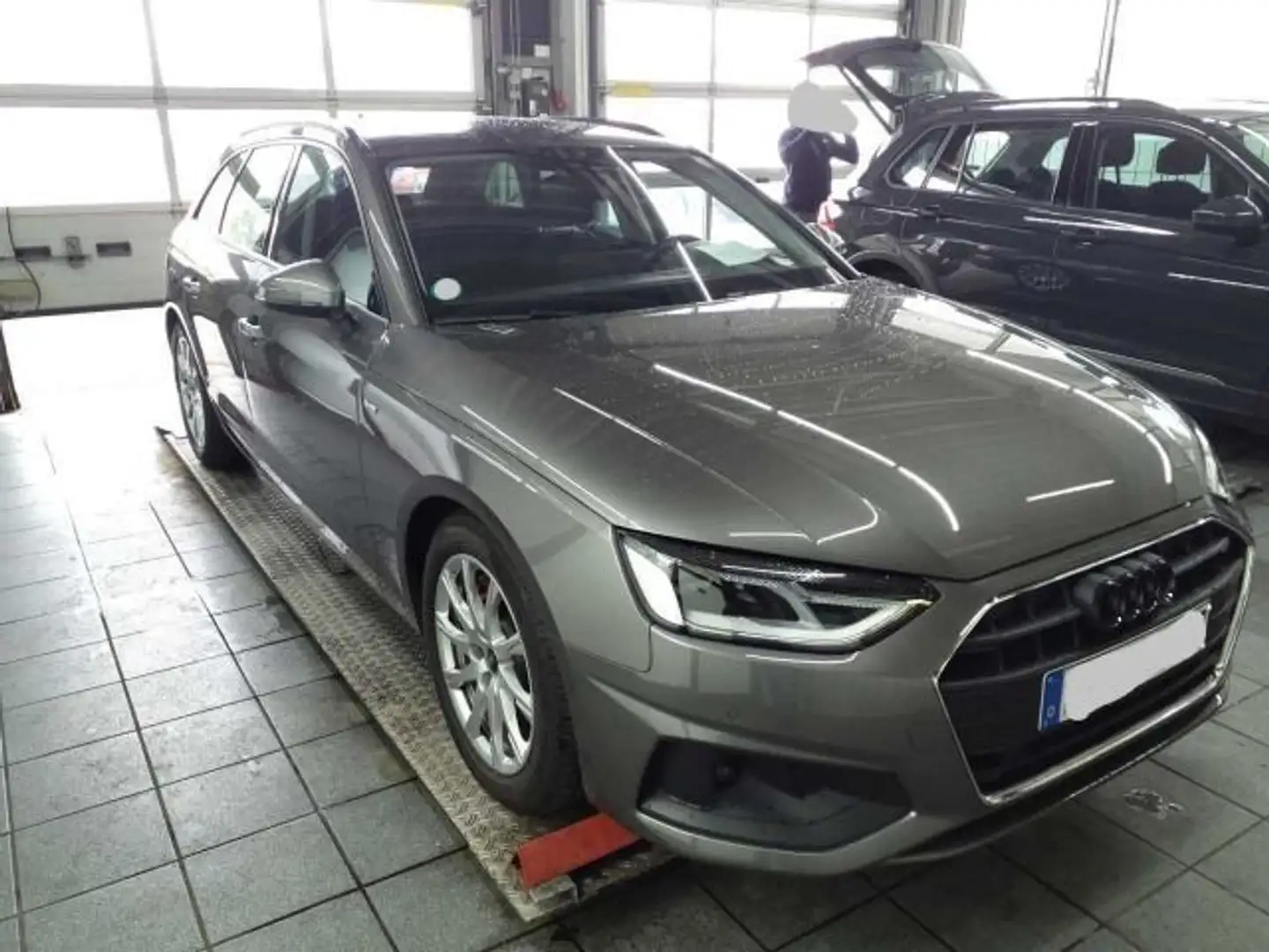 Audi A4 40 TDI Navi*PDC*SHZ*Sound System* Grau - 2