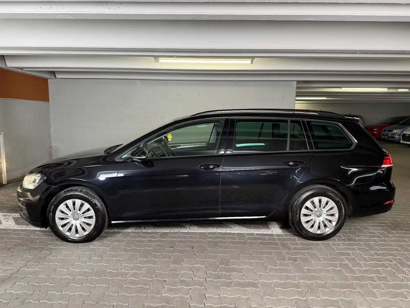 Volkswagen Golf Variant VII 1.6 TDI BMT Comfortline Schwarz - 2