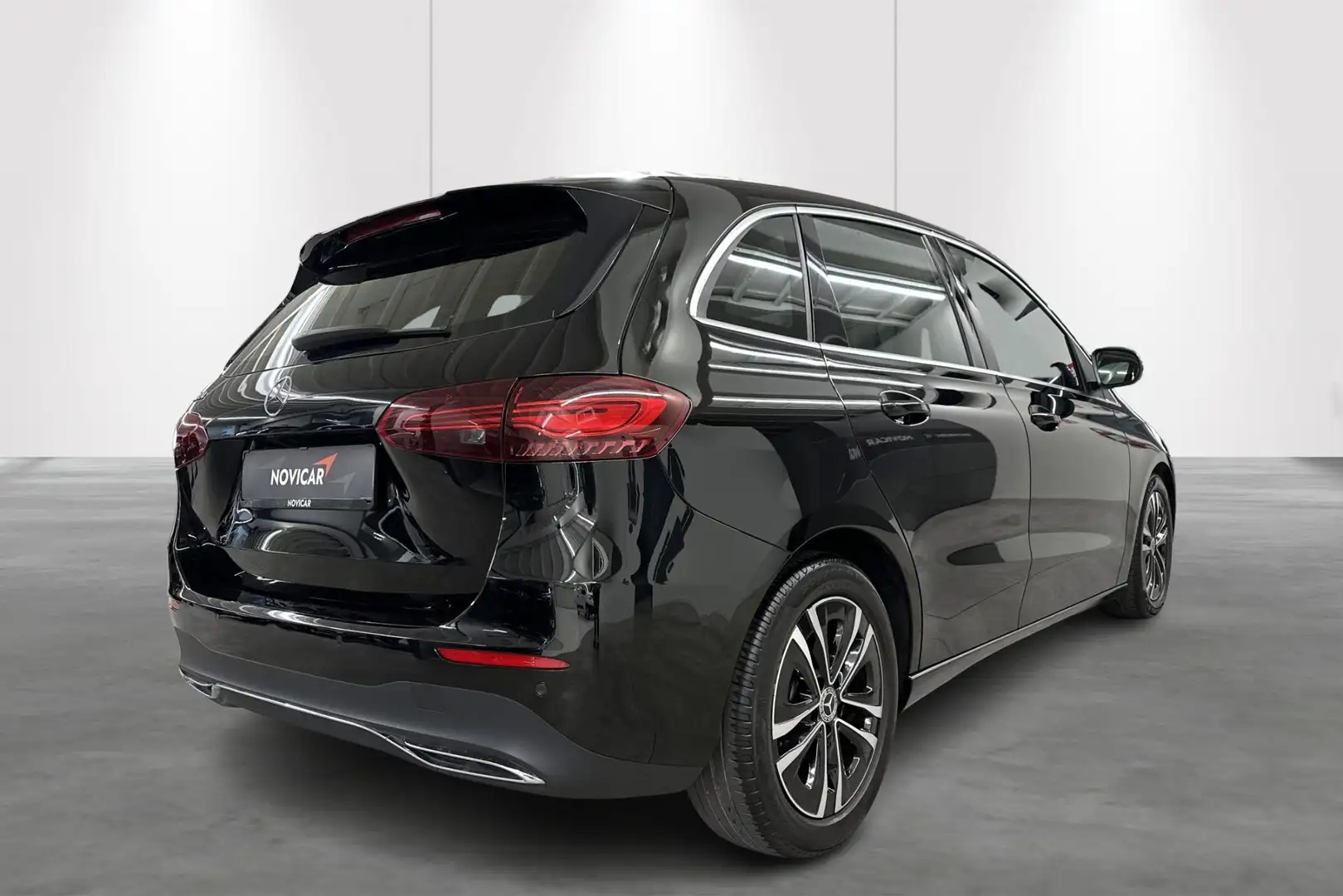 Mercedes-Benz B 180 B Business Line Zwart - 2