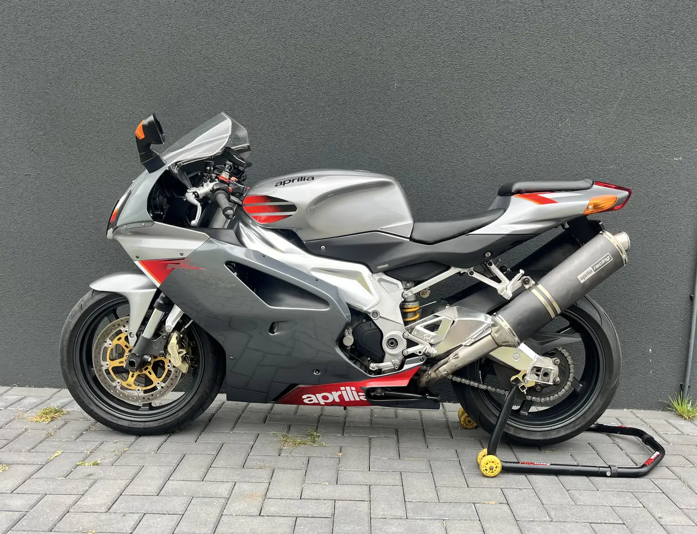 Aprilia RSV 1000 R - 2